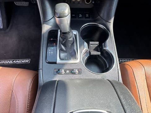 Used 2019 Toyota Highlander Limited Platinum AWD/4WD image 17