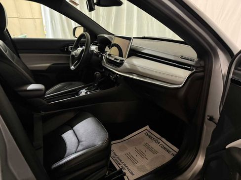 Used 2023 Jeep Compass Limited image 27