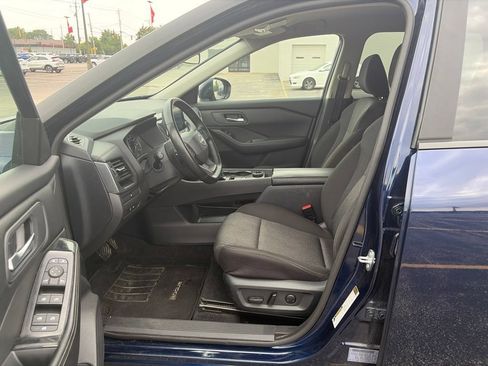 Used 2025 Nissan Rogue SV AWD/4WD image 19