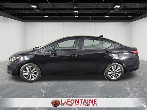 Used 2023 Nissan Versa SV image 5