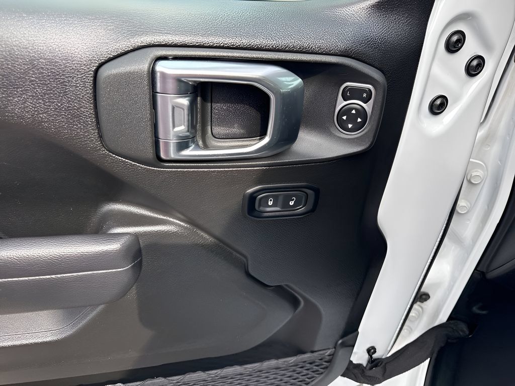 Used 2025 Jeep Wrangler Unlimited Sport AWD/4WD image 27
