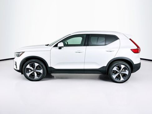Used 2025 Volvo XC40 B5 Plus AWD/4WD image 4
