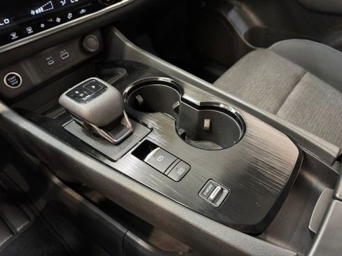 Used 2022 Nissan Rogue SV image 13