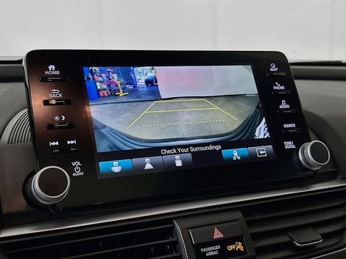 Used 2018 Honda Accord Touring image 29