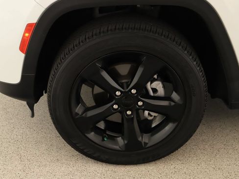 Used 2023 Jeep Grand Cherokee Altitude AWD/4WD image 33
