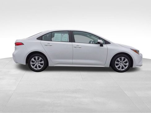 Used 2024 Toyota Corolla LE image 2