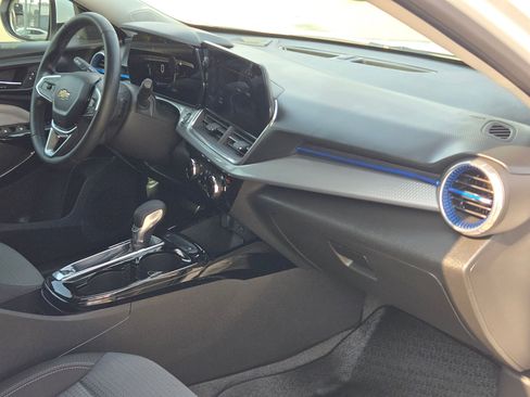 Used 2024 Chevrolet Trax LT w/ Driver Confidence Package image 30