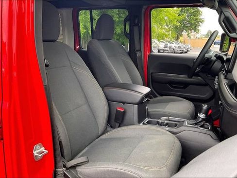 Used 2025 Jeep Wrangler Unlimited Sahara AWD/4WD image 7