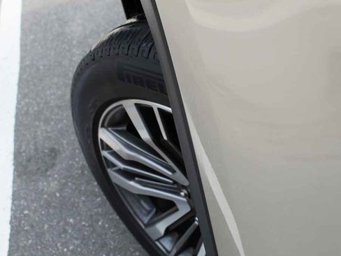 Used 2017 Ford Explorer Platinum image 37