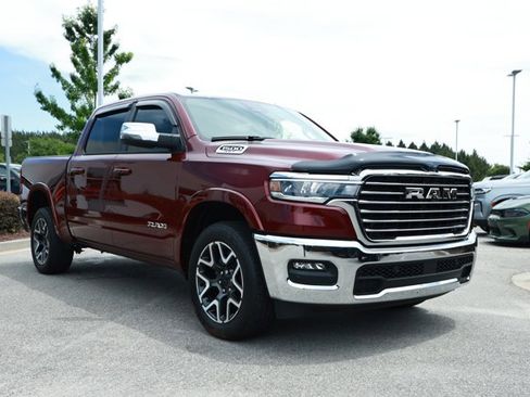 Used 2025 RAM 1500 Laramie AWD/4WD image 3