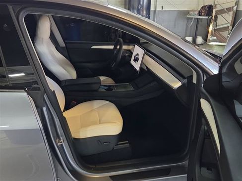 Used 2025 Tesla Model Y Performance AWD/4WD image 10