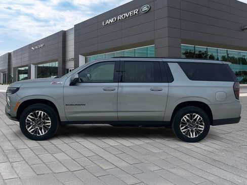 Used 2025 Chevrolet Suburban Z71 AWD/4WD image 2