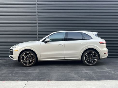 Used 2023 Porsche Cayenne image 2