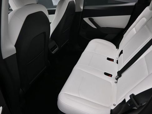 Used 2022 Tesla Model Y Long Range AWD/4WD image 29