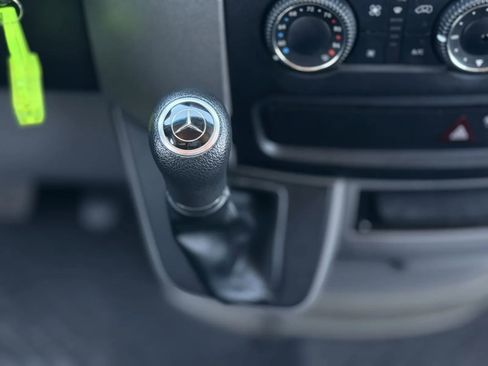 Used 2014 Mercedes-Benz Sprinter 2500 image 21