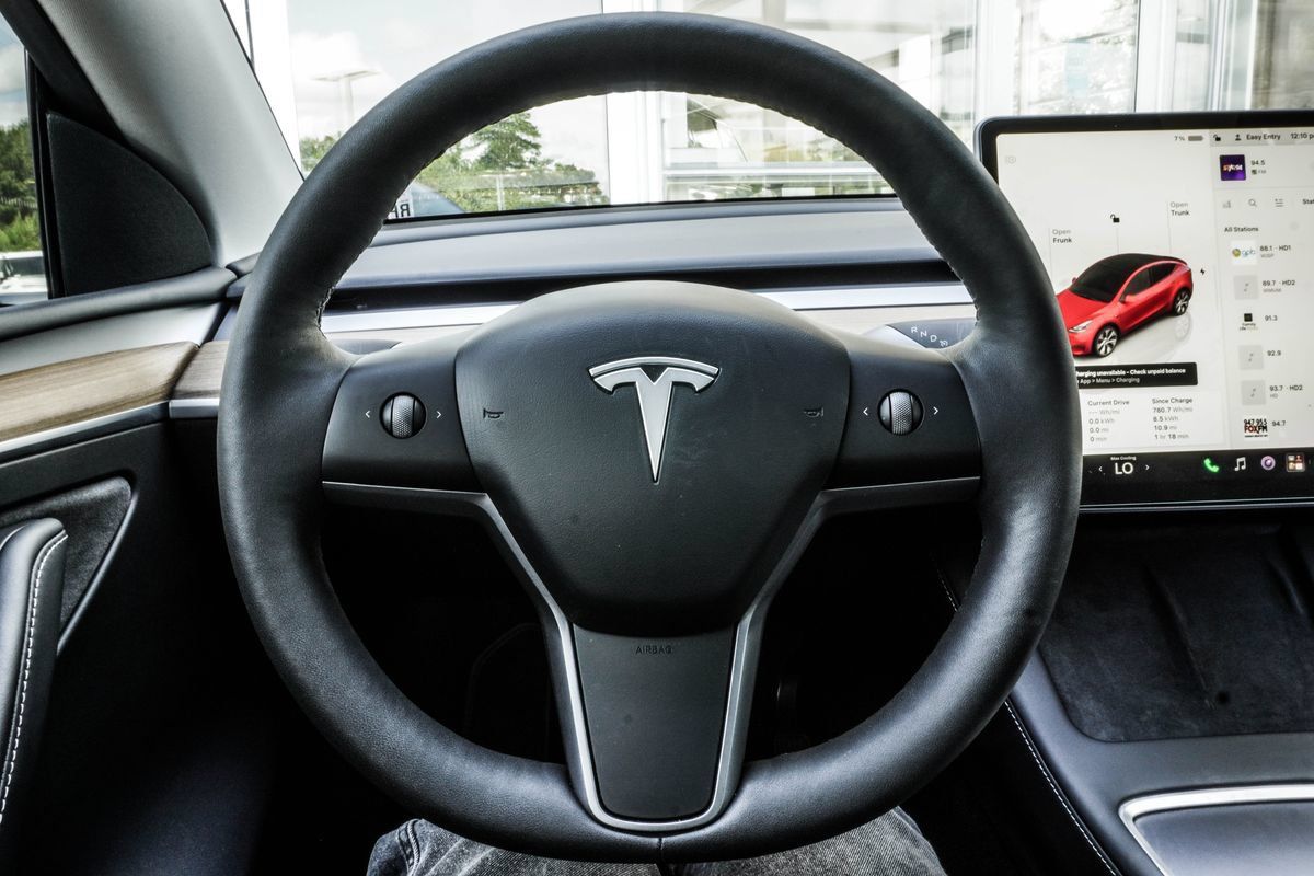Used 2024 Tesla Model Y Long Range AWD/4WD image 15