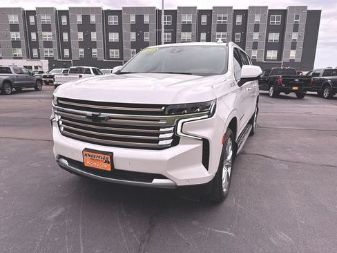 Used 2024 Chevrolet Suburban High Country w/ Advanced Technology Package AWD/4WD image 1