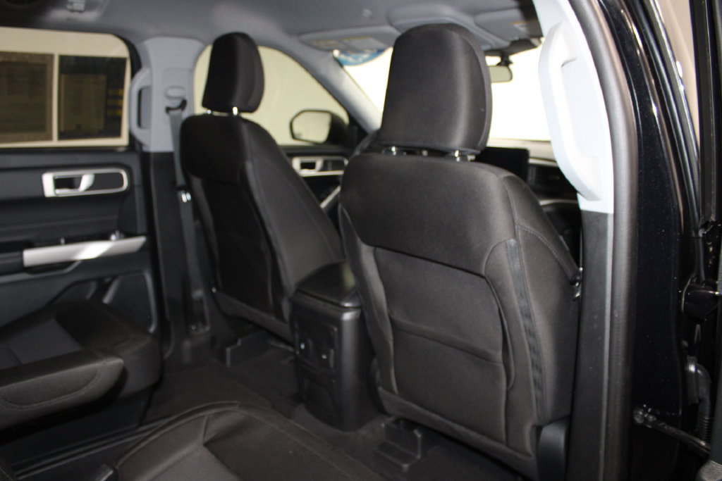 Used 2023 Ford Explorer XLT AWD/4WD image 32