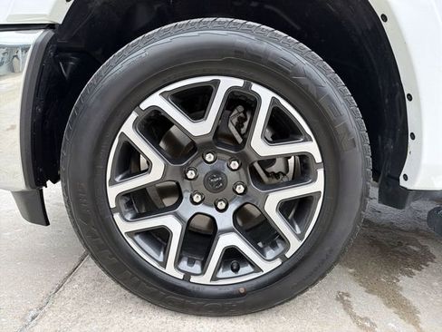 Used 2025 RAM 1500 Laramie image 12