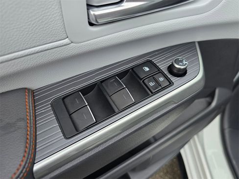 Used 2021 Toyota Sienna XSE w/ XSE Plus Package image 23