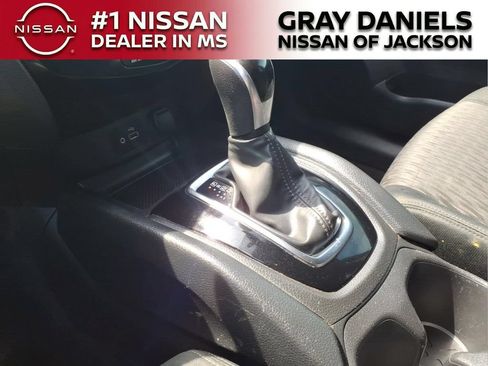 Used 2020 Nissan Rogue SV FWD image 19