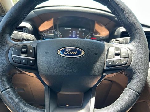Used 2020 Ford Explorer XLT w/ Comfort Package RWD image 22