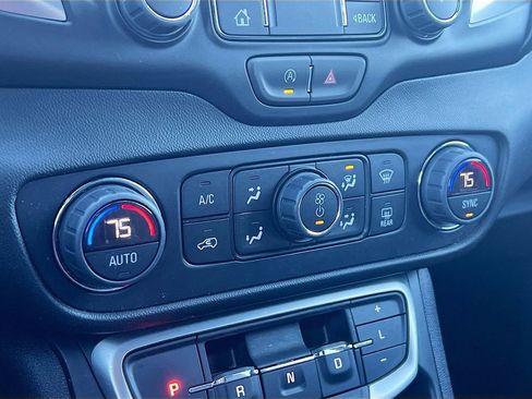 Used 2024 GMC Terrain SLT image 15