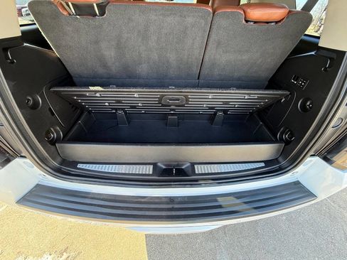 Used 2019 Cadillac Escalade Luxury image 18