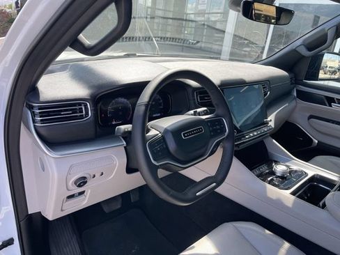 Used 2025 Jeep Wagoneer L 4WD image 7