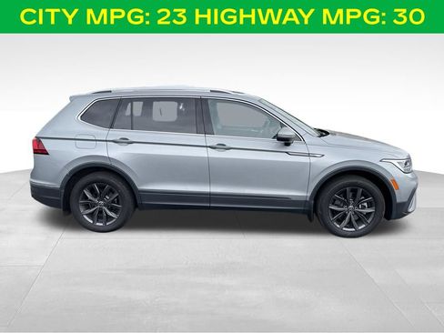 Used 2022 Volkswagen Tiguan SE FWD image 6