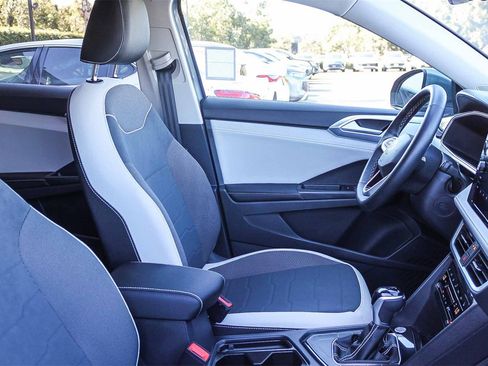 Used 2025 Volkswagen Taos SE image 17