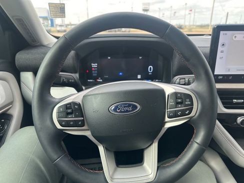 Used 2025 Ford Explorer Active w/ Active Comfort Package image 38