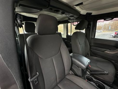 Used 2017 Jeep Wrangler Unlimited Sport w/ Connectivity Group image 26