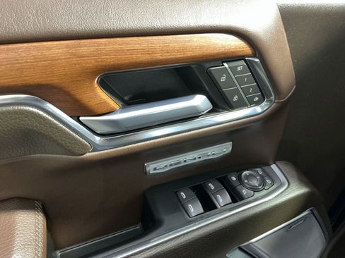 Used 2023 GMC Sierra 1500 Denali w/ Technology Package AWD/4WD image 16
