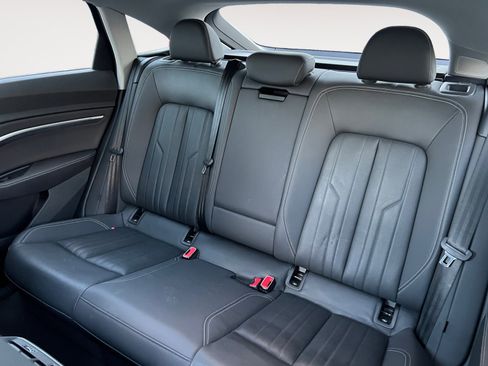 Used 2020 Audi e-tron Premium Plus image 13