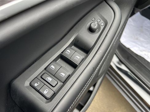 Used 2025 Jeep Grand Cherokee Limited w/ Luxury Tech Group II image 22