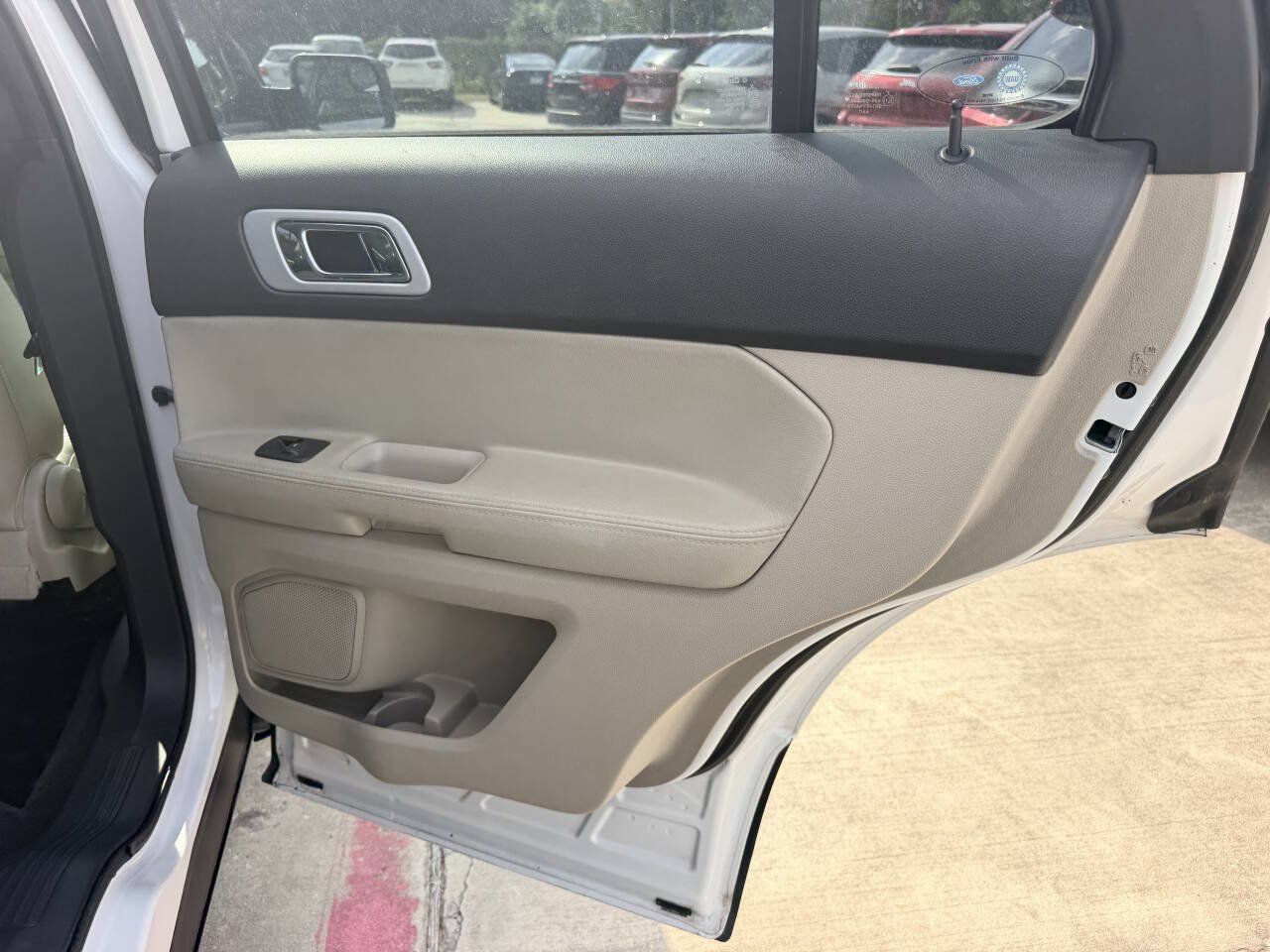 Used 2015 Ford Explorer XLT w/ Equipment Group 202A FWD image 19