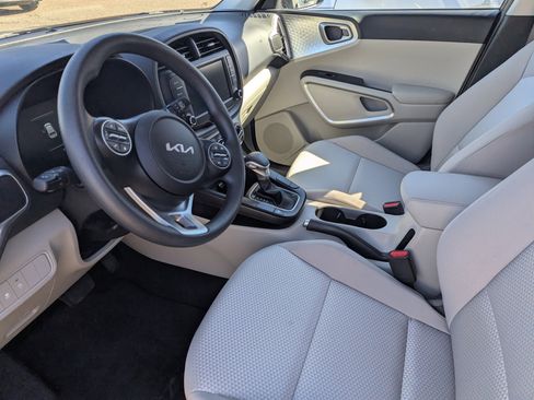 Certified 2025 Kia Soul LX image 14
