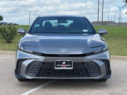 Used 2025 Toyota Camry SE FWD image 3
