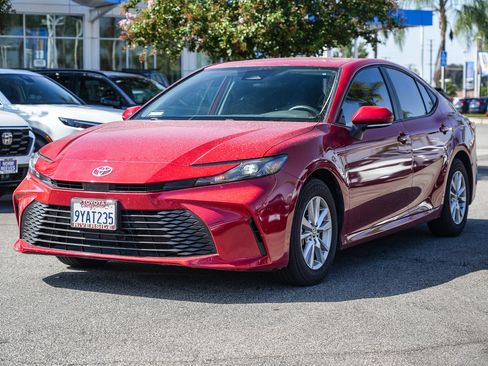 Used 2025 Toyota Camry LE FWD image 6