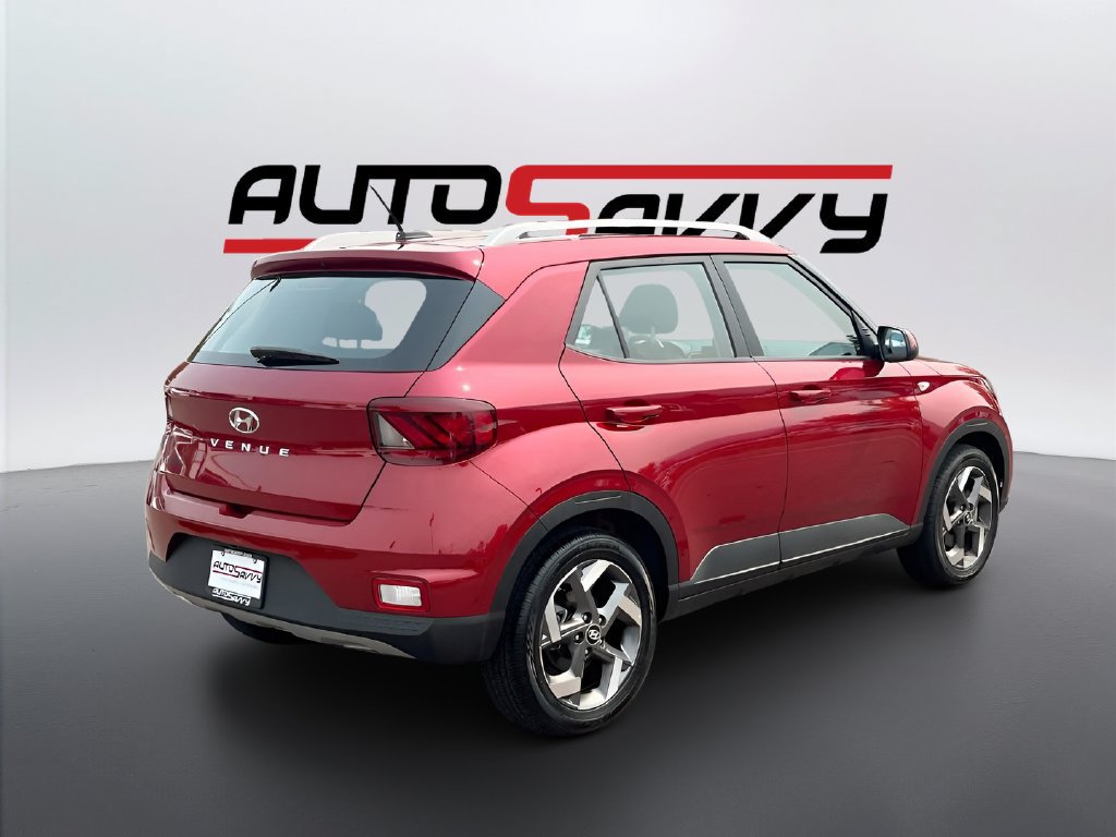 Used 2025 Hyundai Venue Limited FWD image 7