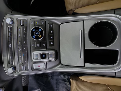 Used 2023 Hyundai Santa Fe Calligraphy image 22