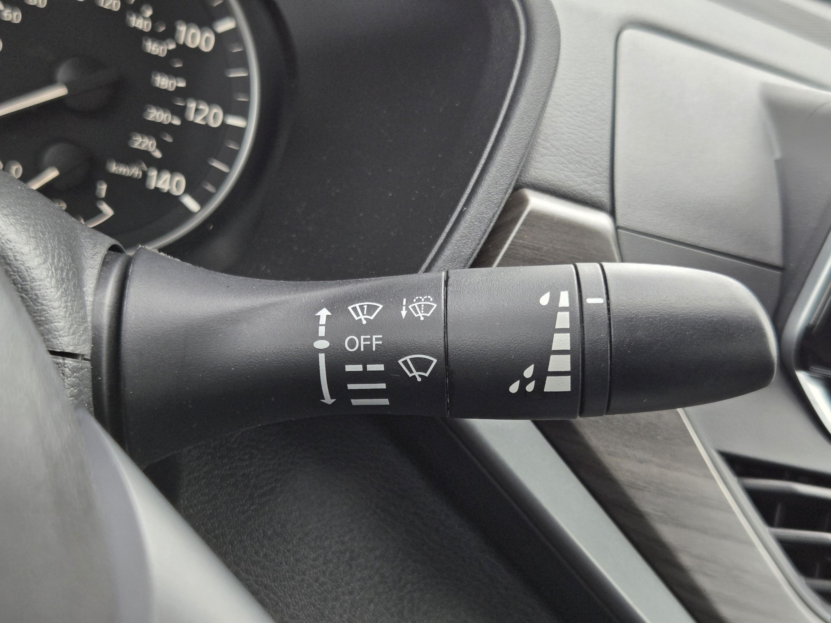 Used 2025 Nissan Altima 2.5 SV FWD image 18