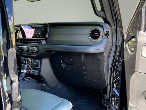 Used 2024 Jeep Gladiator Mojave w/ Safety Group AWD/4WD image 17