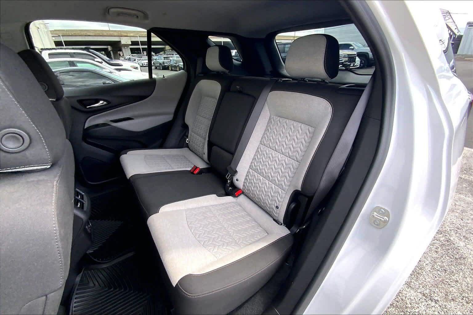 Used 2024 Chevrolet Equinox LT w/ Driver Convenience Package AWD/4WD image 29