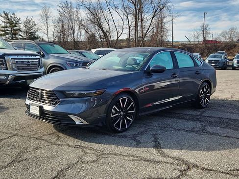 Used 2025 Honda Accord Touring image 3