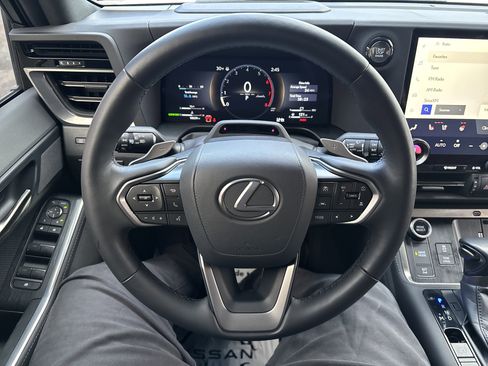 Used 2024 Lexus GX 550 w/ Accessory Package (2T) image 19