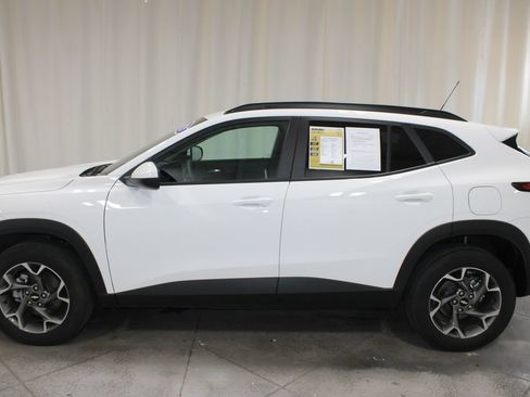 Used 2025 Chevrolet Trax LT FWD image 6