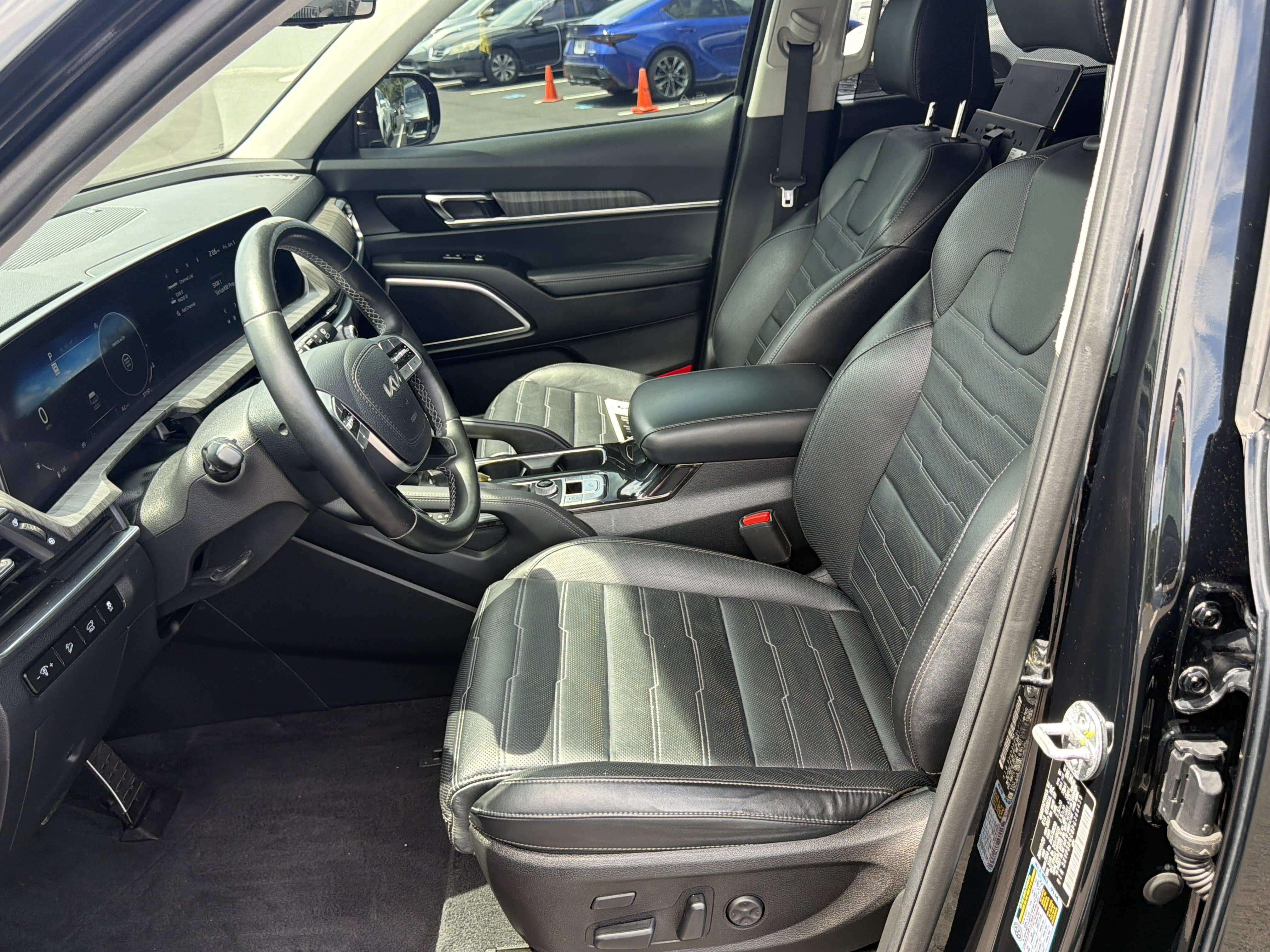 Certified 2023 Kia Telluride SX Prestige AWD/4WD image 9