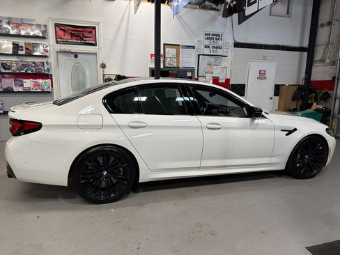 Used 2023 BMW M5 image 4